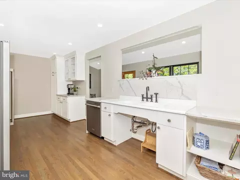 Kitchen - 17925 Barnesville Rd, Barnesville, MD 20838 photo 2 of 3
