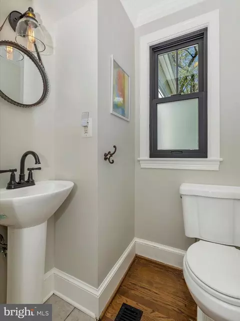Bath - 17925 Barnesville Rd, Barnesville, MD 20838 photo 1 of 4