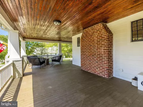 Exterior - 17925 Barnesville Rd, Barnesville, MD 20838 photo 9 of 16