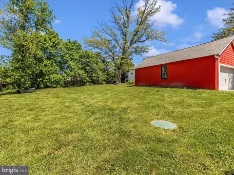 Exterior - 17925 Barnesville Rd, Barnesville, MD 20838 photo 15 of 16