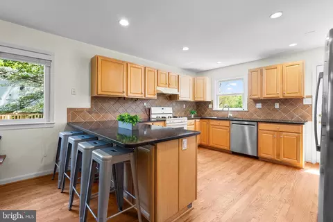 Kitchen - 406 Whitestone Rd, Silver Spring, MD 20901 photo 2 of 5