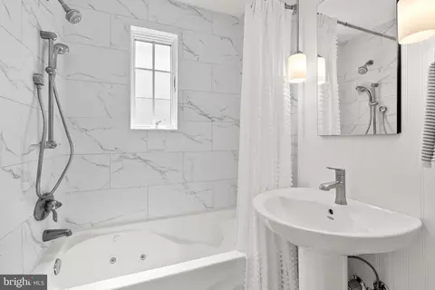 Bath - 405 Williamsburg Dr, Silver Spring, MD 20901 photo 2 of 3