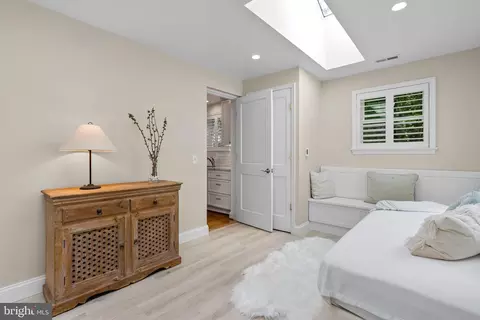 Bedroom - 405 Williamsburg Dr, Silver Spring, MD 20901 photo 2 of 6