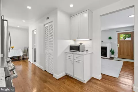 Kitchen - 405 Williamsburg Dr, Silver Spring, MD 20901 photo 4 of 5