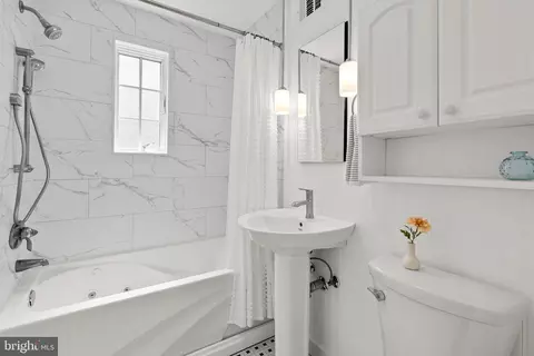 Bath - 405 Williamsburg Dr, Silver Spring, MD 20901 photo 3 of 3
