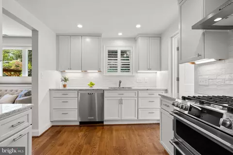 Kitchen - 405 Williamsburg Dr, Silver Spring, MD 20901 photo 3 of 5