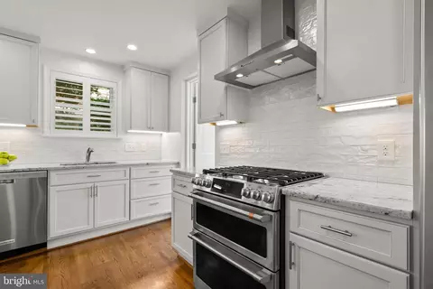 Kitchen - 405 Williamsburg Dr, Silver Spring, MD 20901 photo 2 of 5