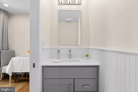 Bath - 405 Williamsburg Dr, Silver Spring, MD 20901 photo 1 of 3