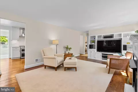 Living - 405 Williamsburg Dr, Silver Spring, MD 20901 photo 1 of 3
