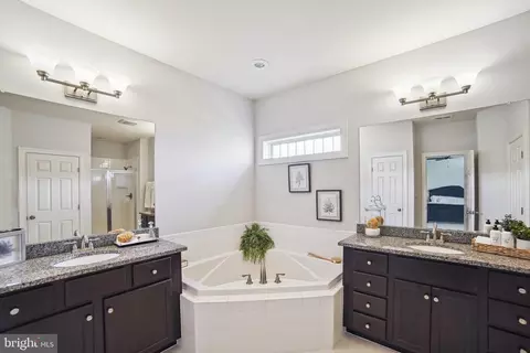 Entry Way - 17029 Hughes Rd, Poolesville, MD 20837 photo 9 of 12