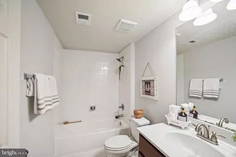 Bath - 17029 Hughes Rd, Poolesville, MD 20837 photo 2 of 2