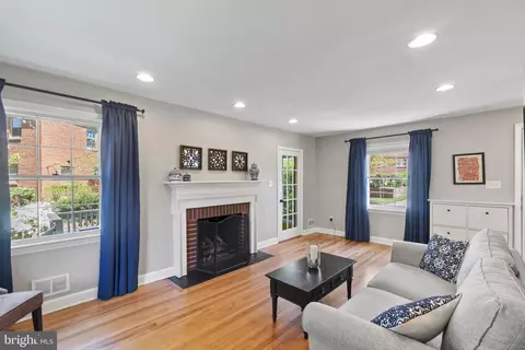 Living - 10118 Greeley Ave, Silver Spring, MD 20902 photo 4 of 9