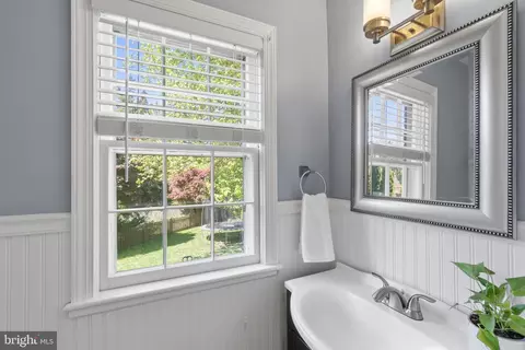 Bath - 10118 Greeley Ave, Silver Spring, MD 20902 photo 1 of 2