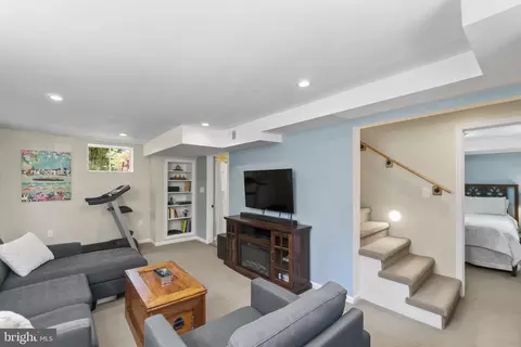 Living - 10118 Greeley Ave, Silver Spring, MD 20902 photo 7 of 9