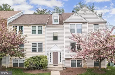 25 Pickering Ct #25-102, Germantown, MD 20874