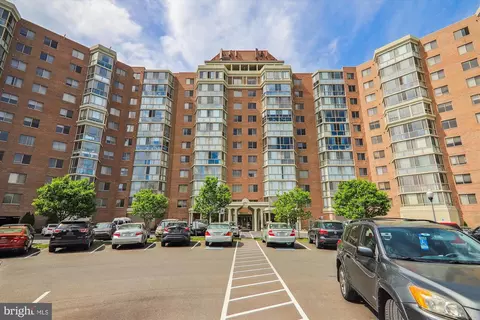 3200 N Leisure World Blvd #715, Silver Spring, MD 20906