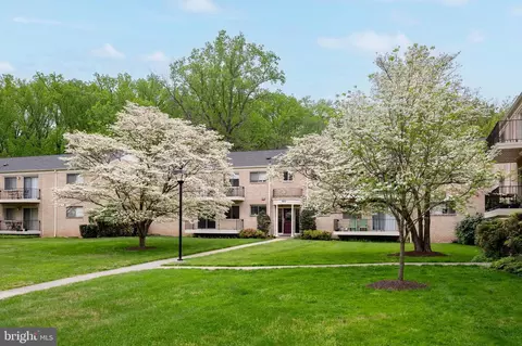 10637 Montrose Ave #101, Bethesda, MD 20814