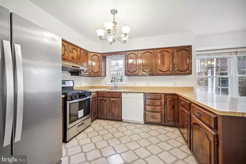 Kitchen - 14357 Rosetree Ct, Silver Spring, MD 20906 photo 2 of 3