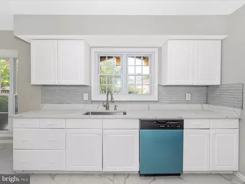 Kitchen - 14539 Macbeth Dr #14539, Silver Spring, MD 20906 photo 5 of 7
