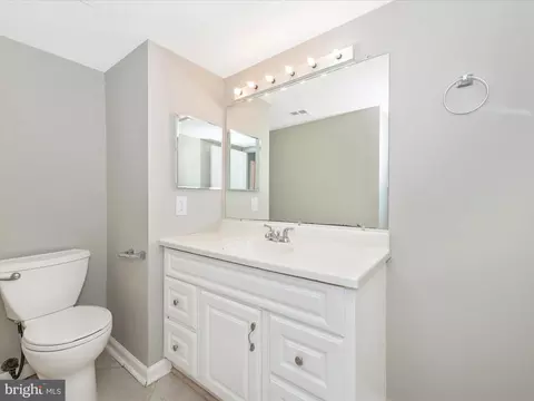 Bath - 14539 Macbeth Dr #14539, Silver Spring, MD 20906 photo 1 of 4
