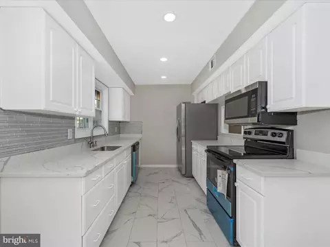 Kitchen - 14539 Macbeth Dr #14539, Silver Spring, MD 20906 photo 2 of 7