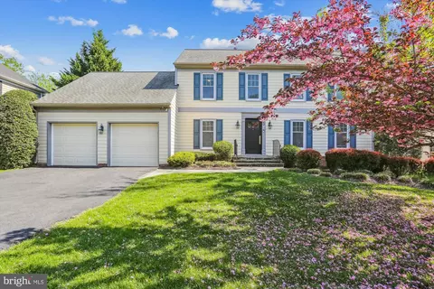 3 Lily Pond Ct, Rockville, MD 20852