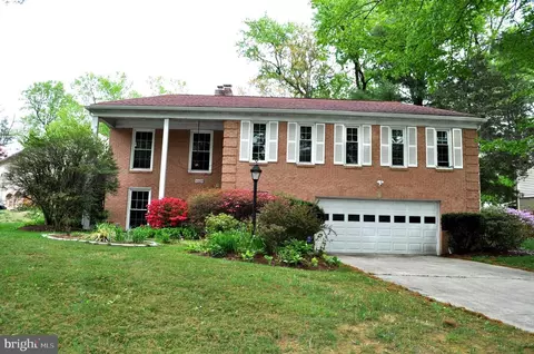 10325 Gainsborough Rd, Potomac, MD 20854