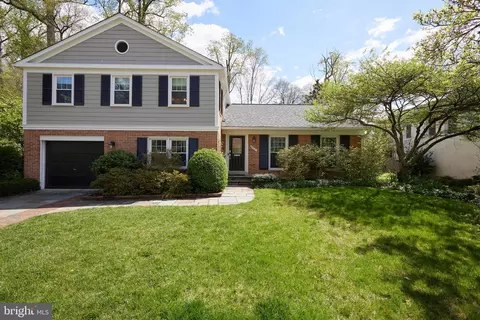 6415 Kenhowe Dr, Bethesda, MD 20817