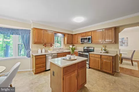 Kitchen - 13713 Castle Cliff Way, Silver Spring, MD 20904 photo 5 of 7