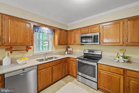 Kitchen - 13713 Castle Cliff Way, Silver Spring, MD 20904 photo 3 of 7