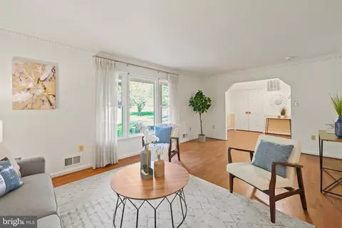 Living - 13713 Castle Cliff Way, Silver Spring, MD 20904 photo 4 of 13