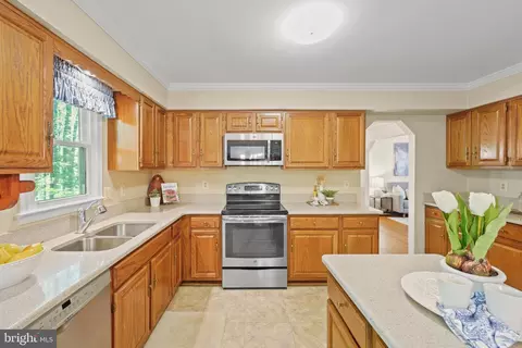 Kitchen - 13713 Castle Cliff Way, Silver Spring, MD 20904 photo 4 of 7