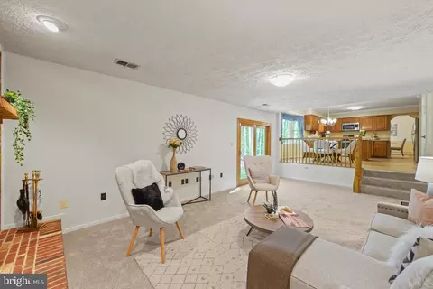 Living - 13713 Castle Cliff Way, Silver Spring, MD 20904 photo 11 of 13