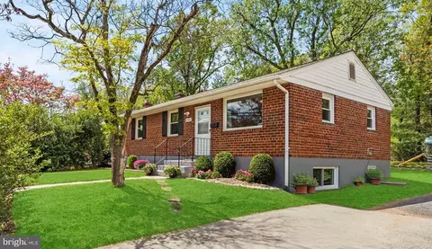 11912 Rocking Horse Rd, Rockville, MD 20852