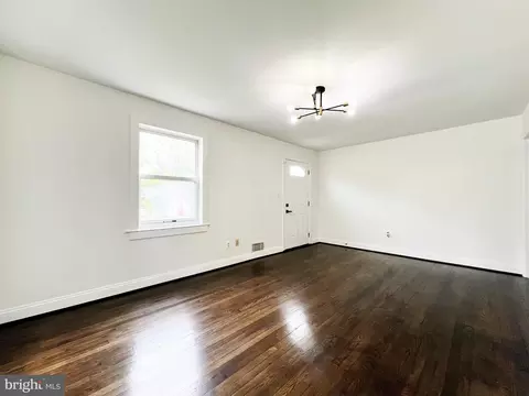 2711 Newton St, Silver Spring, MD 20902 photo 2