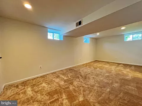2711 Newton St, Silver Spring, MD 20902 photo 9