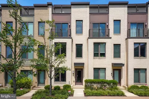 6589 Rock Spring Dr, Bethesda, MD 20817