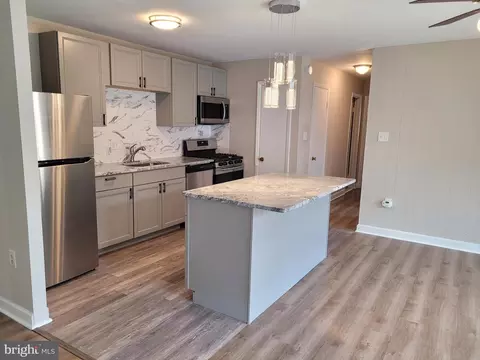 5109 Crossfield Ct #11, Rockville, MD 20852