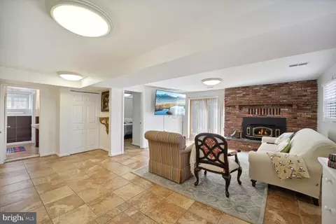 Living - 2017 Forest Dale Dr, Silver Spring, MD 20903 photo 2 of 2