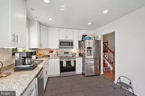 Kitchen - 2017 Forest Dale Dr, Silver Spring, MD 20903 photo 2 of 3