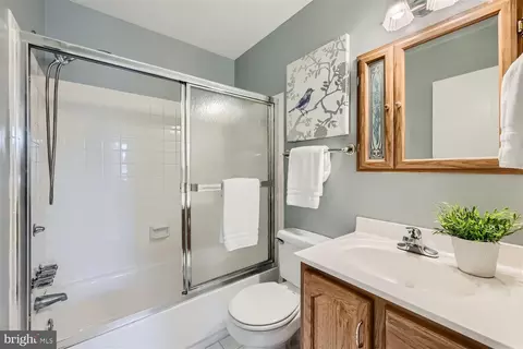 Bath - 10400 Windfall Ct, Damascus, MD 20872 photo 2 of 3