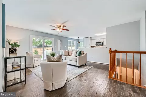 Living - 10400 Windfall Ct, Damascus, MD 20872 photo 2 of 4