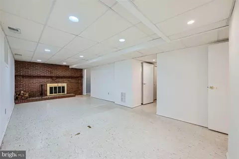 Living - 10400 Windfall Ct, Damascus, MD 20872 photo 4 of 4