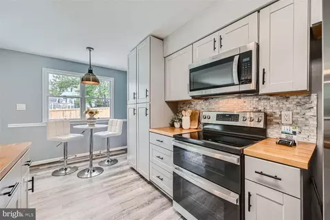 Kitchen - 10400 Windfall Ct, Damascus, MD 20872 photo 5 of 6