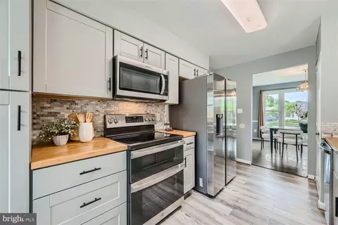 Kitchen - 10400 Windfall Ct, Damascus, MD 20872 photo 2 of 6