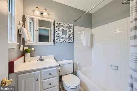 Bath - 10400 Windfall Ct, Damascus, MD 20872 photo 1 of 3
