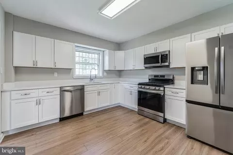 Kitchen - 11104 Easecrest Dr, Silver Spring, MD 20902 photo 2 of 2
