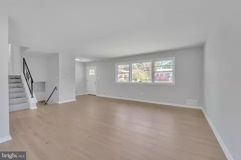 Living - 11104 Easecrest Dr, Silver Spring, MD 20902 photo 2 of 4