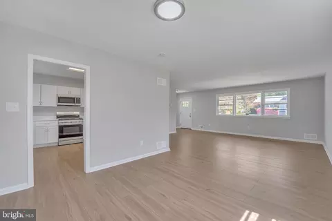 Living - 11104 Easecrest Dr, Silver Spring, MD 20902 photo 1 of 4