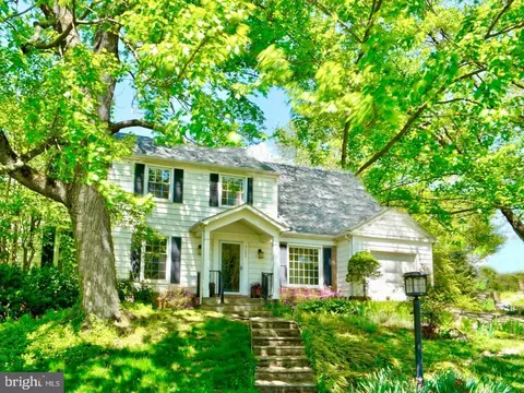 7101 Plantation Ln, Rockville, MD 20852